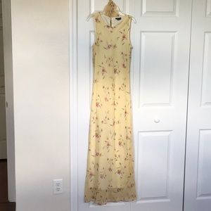 Sleeveless yellow floral maxi dress